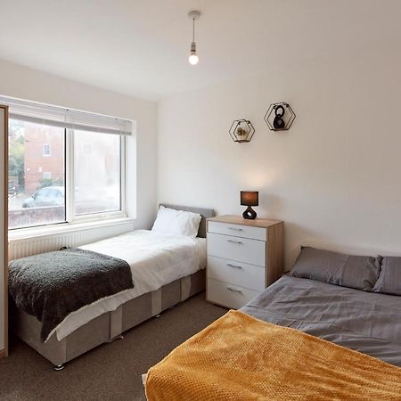 Spacious Home Close To City Centre Location ليدز المظهر الخارجي الصورة