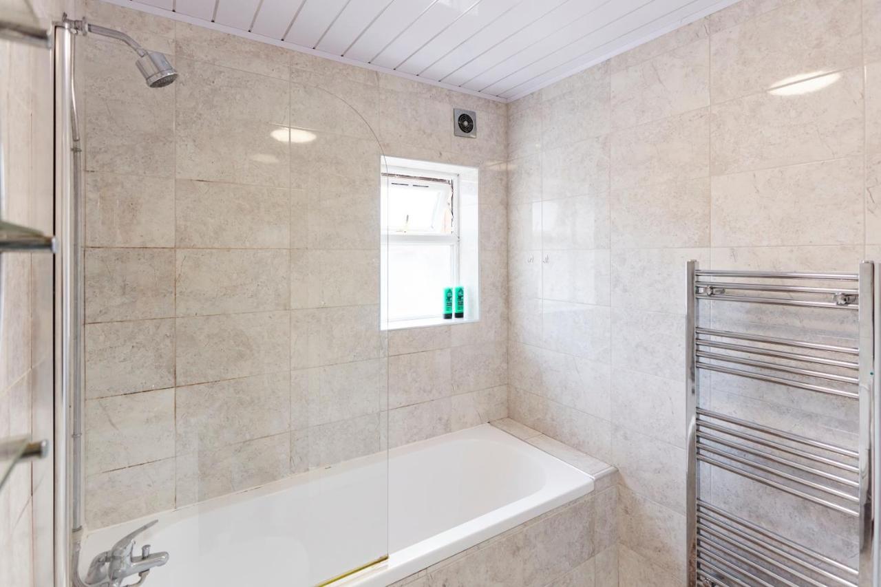 Spacious Home Close To City Centre Location ليدز المظهر الخارجي الصورة