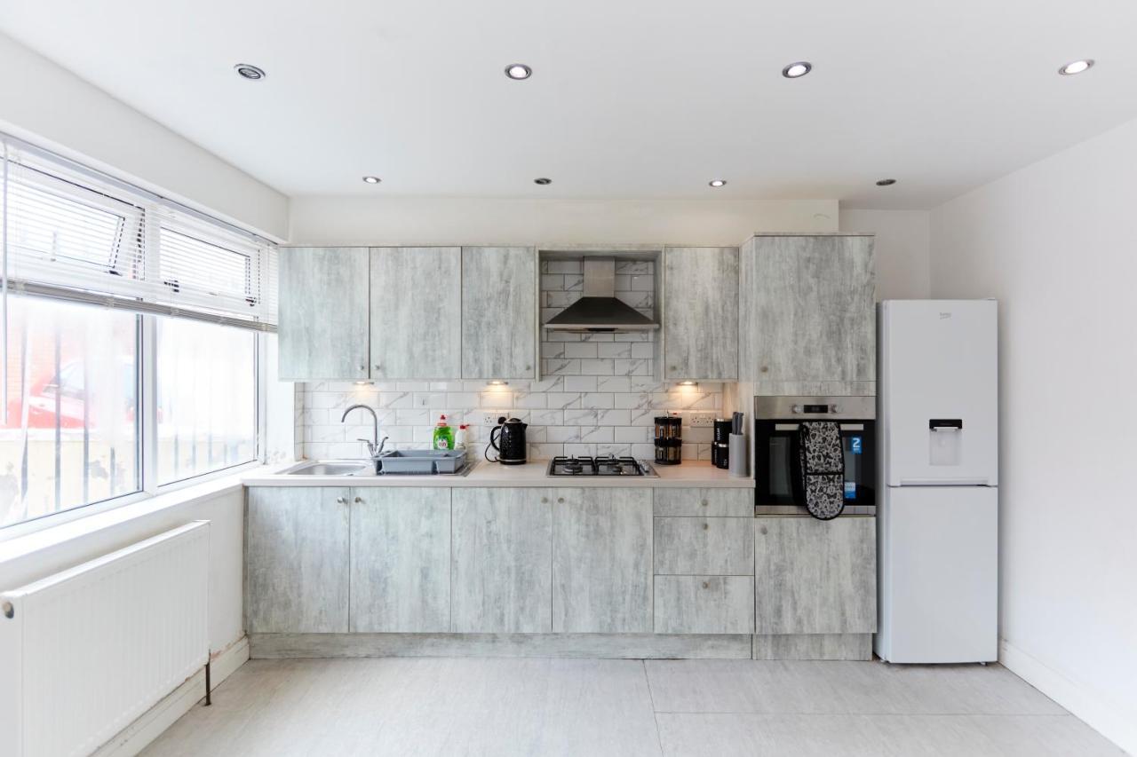 Spacious Home Close To City Centre Location ليدز المظهر الخارجي الصورة