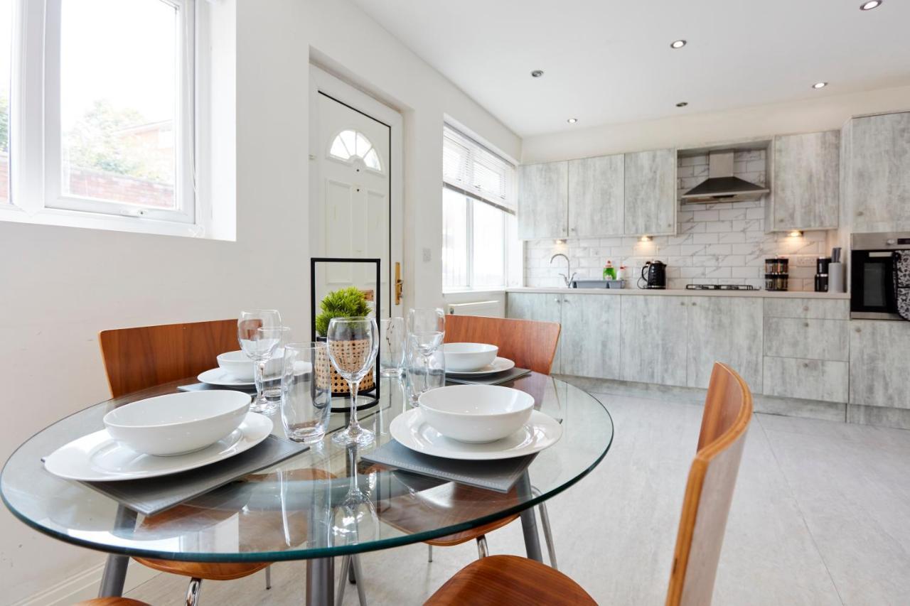 Spacious Home Close To City Centre Location ليدز المظهر الخارجي الصورة