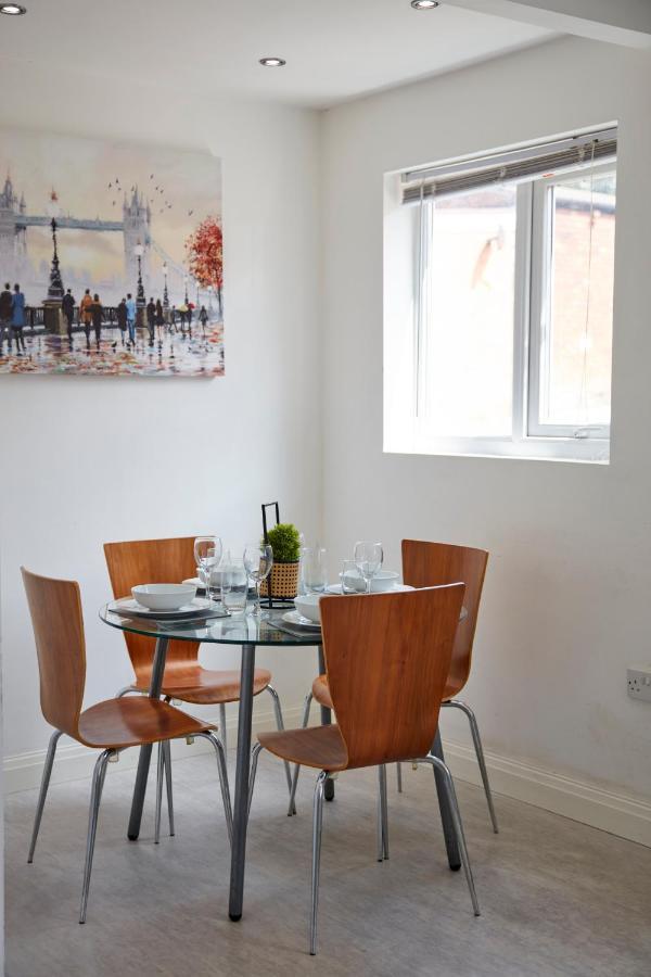 Spacious Home Close To City Centre Location ليدز المظهر الخارجي الصورة