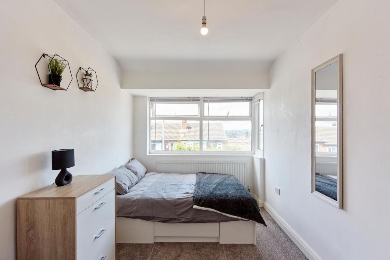 Spacious Home Close To City Centre Location ليدز المظهر الخارجي الصورة
